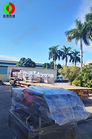兩條蔬果清洗加工設備線裝車交付上海客戶！